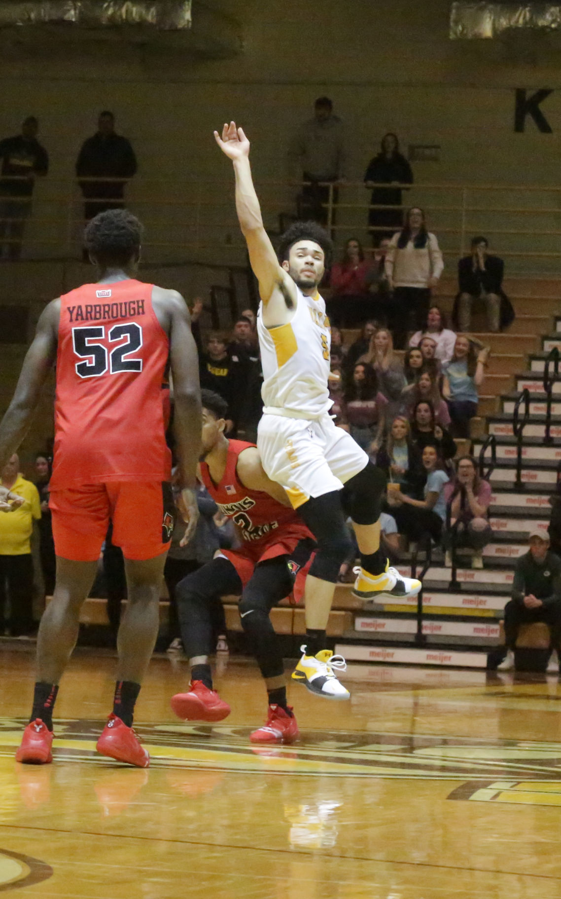 Valparaiso University beats Illinois State in men's basketball